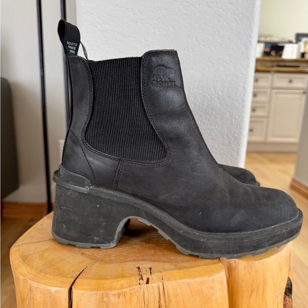 Sorel Waterproof Hi-Line Heel Chelsea Rain Boots Size 8.5 Black